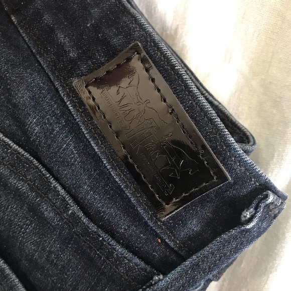 Levi’s High Waisted Dark Blue Jeans - Picture 6 of 7